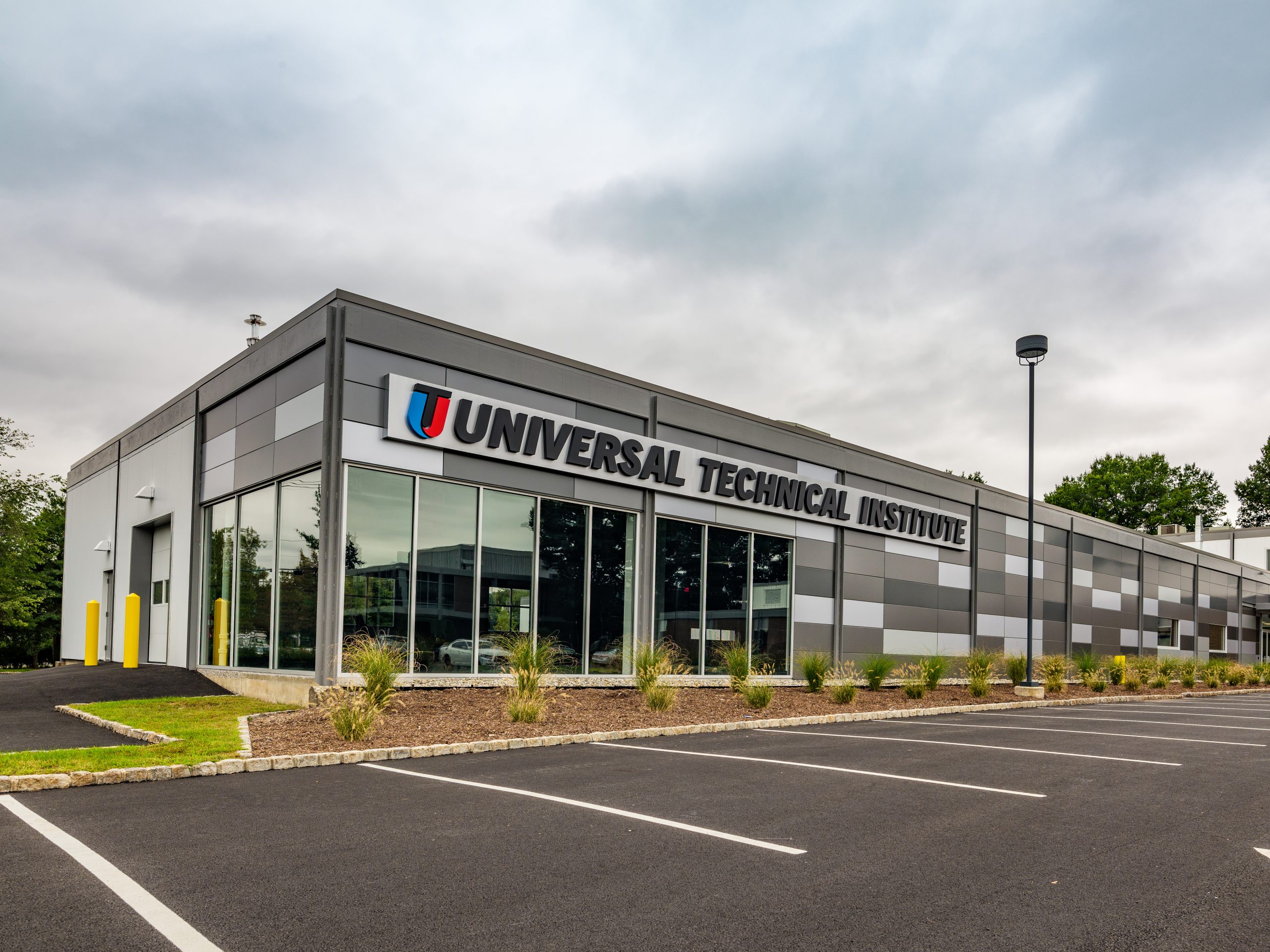 Universal Technical Institute – Bloomfield